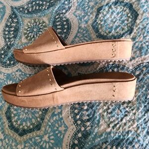 Anne Klein Flex Gold Studded Tan Slide Platform Sandals - Feaux Suede Upper W8.5